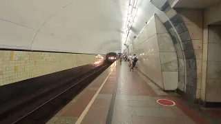 Прибытие Номерного поезда на станцию метро Лубянка