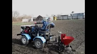 Посадка картошки самодельным трактором