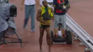 Cameraman crash with Usain Bolt at the Olympic Games