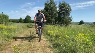 ще одна спроба щось тут впіймати....рибалка на малій річці в саду біля хати