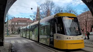 Szeged: Aradi Vértanúk Tere - Boldogasszony sugárút, Hősök kapuja (Porta Heroum). Tram nr. 105