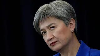 Penny Wong gives Katharine Murphy ‘death stare’ after speaking out of turn