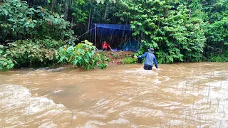 CAMPING WITH HEAVY RAIN IN THE MIDDLE OF THE NIGHT, SLEEPING TIGHT UNTIL THE MORNING