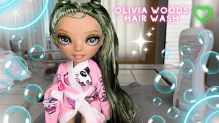 Doll hair wash with Woolite and more 🧴 Olivia Woods gets her crunch and knots removed💚