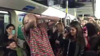 Stromae ivre dans le métro à Montréal