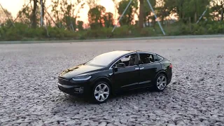 Коллекционный автомобиль Tesla Model X