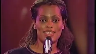 DES'REE - LIFE (THE WORLD MUSIC AWARDS IN MONACO 1999)
