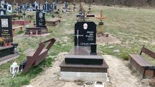 Красивий не типовий пам'ятник з токівського граніту. Виробник компанія "Спокій".