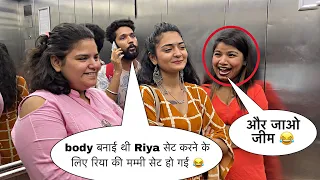 Body बनाई थी Riya को सेट करने के लिए रिया की मम्मी सेट हो गई 😂😂 || Lift Prank || Paras Prank