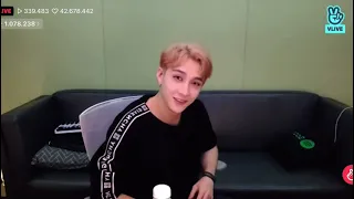 Bang Chan reacting to ‘red lights’ on V LIVE [Chan’s room ep.123]