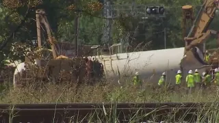 Train derails with leaking chemical tanker in Smithville | FOX 7 Austin
