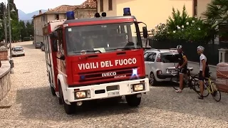 Arrivo Vigili Del Fuoco e ambulanza per incendio a Lurago d'Erba (CO) - House fire in Lurago d'Erba.