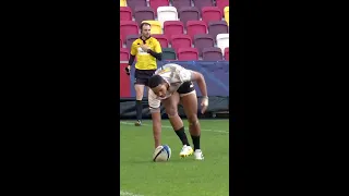 Suleiman Hartzenberg with a tasty try for DHL Stormers