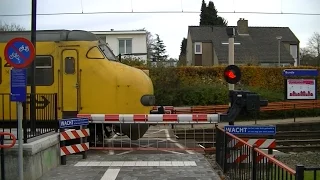 Spoorwegovergang Bunde // Dutch railroad crossing