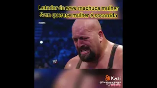 Lutador da WWE machuca mulher sem querer, e a mulher é socorrida por hospital, veja o vídeo