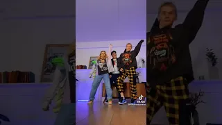 Даня Милохин, Катя Адушкина и их друг танцуют