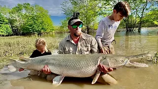 They are COMPETING for BIGGEST FISH | ALLIGATOR GAR {COOKING ON THE BOAT} Part 1