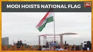 WATCH: PM Narendra Modi Hoists Tiranga At Red Fort On The 76th Independence Day