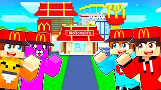 BUDUJEMY NAJLEPSZY McDonald's w Minecraft! 🍟🍔 z Liwia, Sebek, Alek, Pati