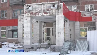 Дом трещит по швам: новокузнечане выступили против строительства магазина