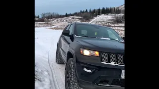 Modified 2019 Jeep Grand Cherokee, 2.5” lifted, 33” tyres, off roading, snow testing.