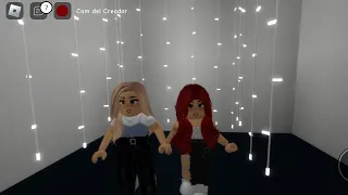 TQG Karol g y Shakira ( versión Roblox ) con mi amiga