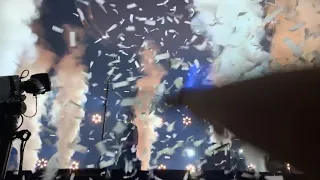 Shawn Mendes - Live - End of Show confetti