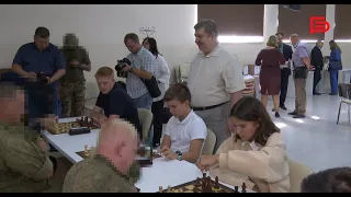 Белгородские школьники сразились с военнослужащими на шахматной доске