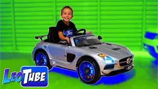 Leo va al Colegio con su Nuevo Coche Electrico para Niños