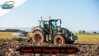 Fendt 724 ploughing at night with the 6 furrow