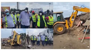 Greater Accra Regional Minister Henry Quartey destr0ys structures at the Odaw River to keep Accra..