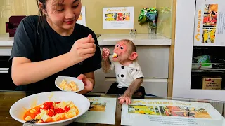 Bibi obediently helps mother cook favorite tofu soup everyday