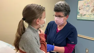 MercyOne Siouxland nurse sings to kids as she gives shots