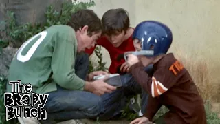 The Brady Boys Find a Wallet in the Park!