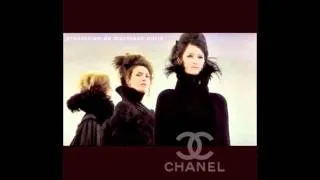 Defile Chanel Lagerfeld Confidential | Black Coat Procession