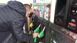 Car Fueling in France. How to fill a car with gas in France from start to finish at the E. Leclerc