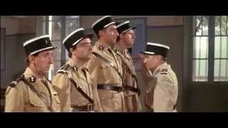 Louis de Funès: Le Gendarme de Saint-Tropez  (1964) -  Une poule sur un mur