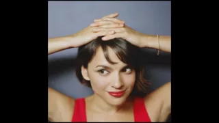 Norah Jones - Strangers (Kinks Cover) (Live) (Tower Theater)