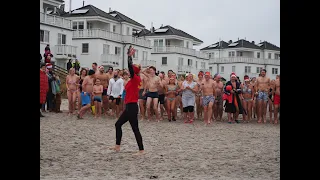 Sie haben es wieder getan! Neujahrsanbaden im OstseeResort Olpenitz: Eiskalter Sprung ins Neue Jahr