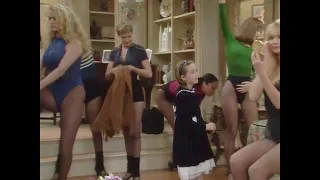 One of the best Nanny episodes (IMHO). Many scantily clad dancers wearing Pantyhose s01e14 The Nanny