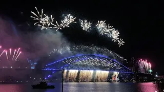 Sydney NYE 2021/2022 Midnight Fireworks (with soundtrack)