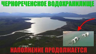 Крым. Чернореченское водохранилище продолжает наполняться. Кольца в воде, как раньше.