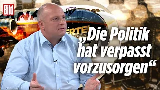 „Das Flughafen-Chaos wird noch schlimmer“ | Daniel Wollenberg bei Viertel nach Acht