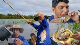 Pescando de Caniço Piranha e Fritando dentro da Canoa