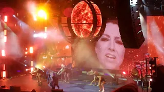 Lindsey Stirling feat Amy Lee - Love Goes On and On - live @Gasometer Vienna