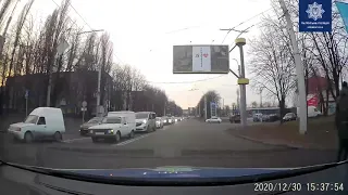 Аварія з патрульним авто (відео: патрульна поліція Кременчука