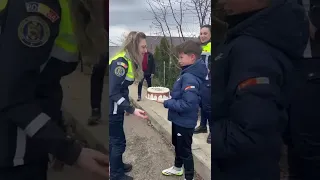 Un băiețel de 12 ani, sărbătorit de polițiștii suceveni