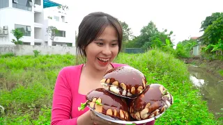 Creative Girl Nerf Guns Fight Criminal Robber Chocolate Hamburger Battle | Moon Fun TV