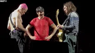 This Video Of Anthony Kiedis Admiring John Frusciante And Flea Will Warm Your Heart! (Canada 2023)