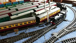 TRIANG OR LIMA OR AIRFIX OR BACHMANN OR MAINLINE MODEL RAILWAY ROLLING STOCK RUN TWO 140524